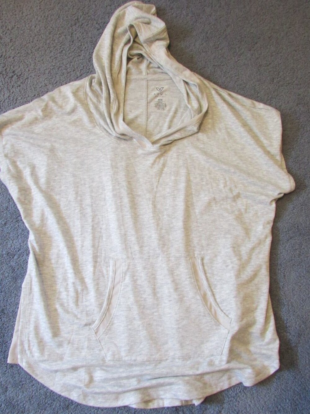 NWOT Livi Active 18/20 2X Gray Hooded Pullover Shirt Chiffon Trim Handwarmer Pkt